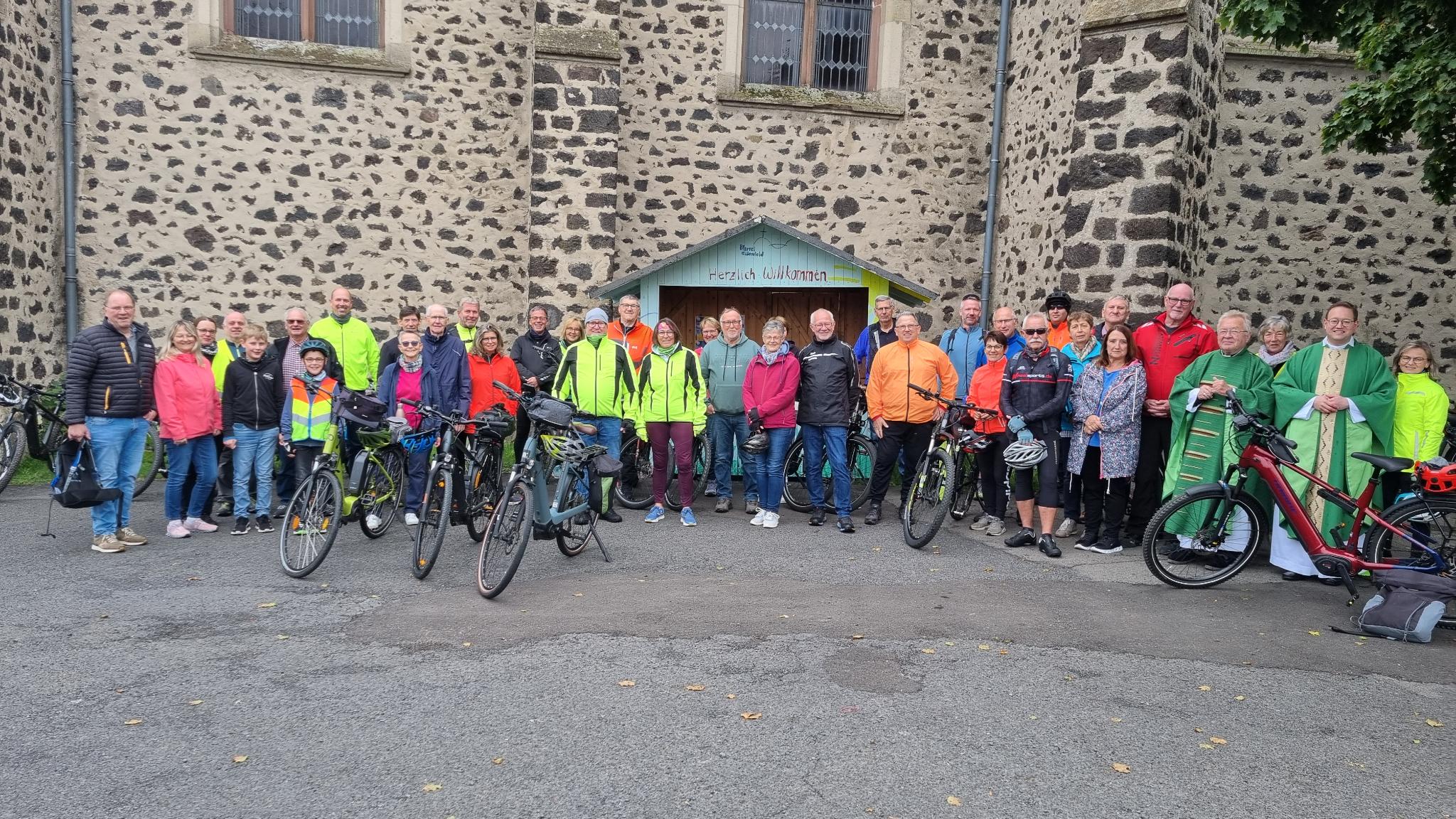 Fahrradwallfahrt_gruppe